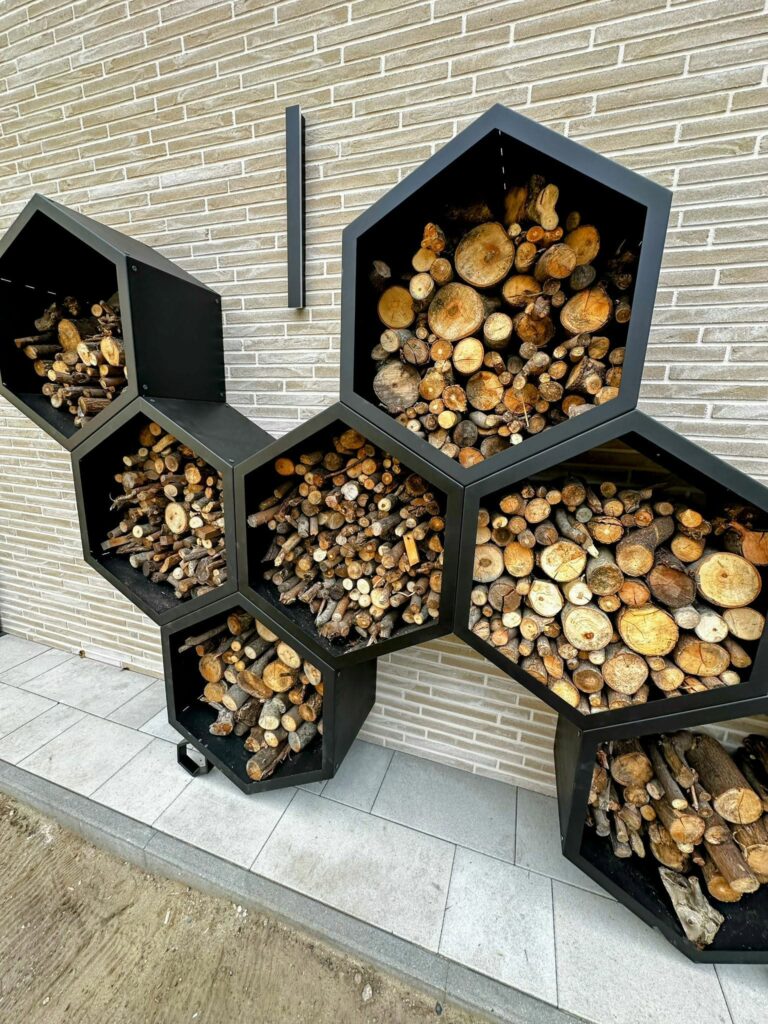Stalowy Stojak na Drewno – Designerska Drewutnia Ogrodowa