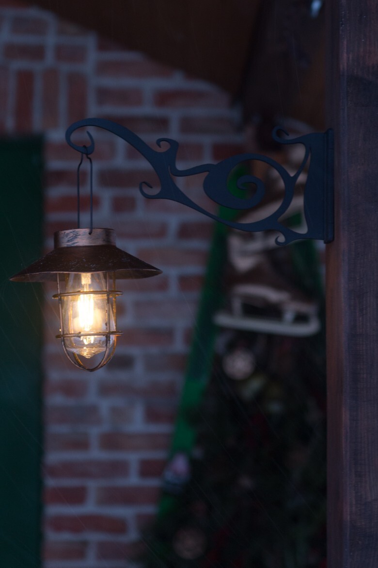 Metalowy Wieszak Ogrodowy Handmade – Autorski Projekt na lampę