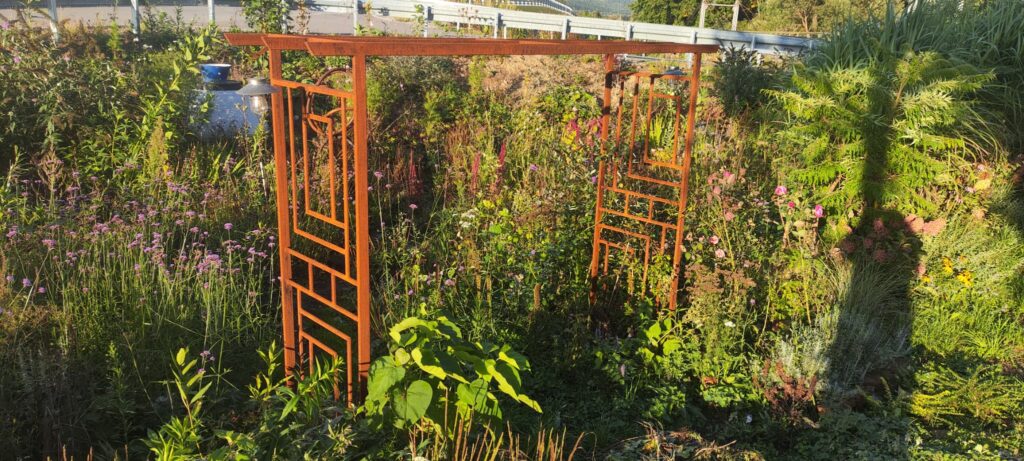 Designerska Pergola Kortenowa – Industrialny Akcent w Twoim Ogrodzie