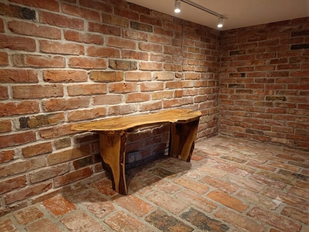 Ławka typu Live Edge – Autorski Projekt Drewnianych Mebli