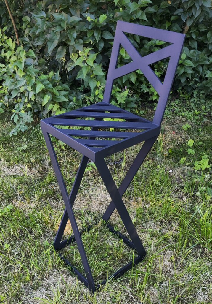 Nowoczesny hoker stalowy o minimalistycznej konstrukcji do kuchni w stylu loft
